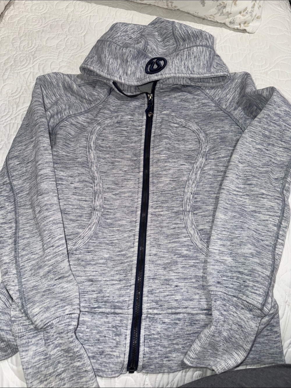 lululemon athletica heavy Heather Gray/Navy Hooded Zip Jacket, size 8